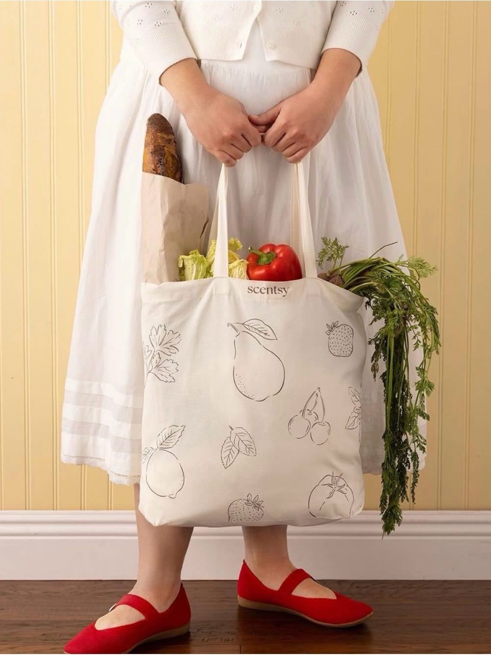 Scentsy exclusive "Farmers Market" canvas tote bag featuring fruit nwt